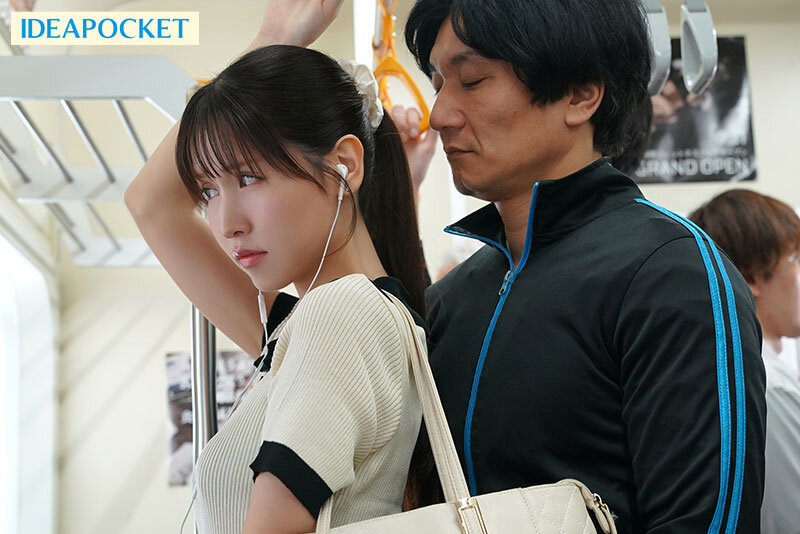 -Bị thầy giáo cũ quấy rối tình dục trên tàu điện