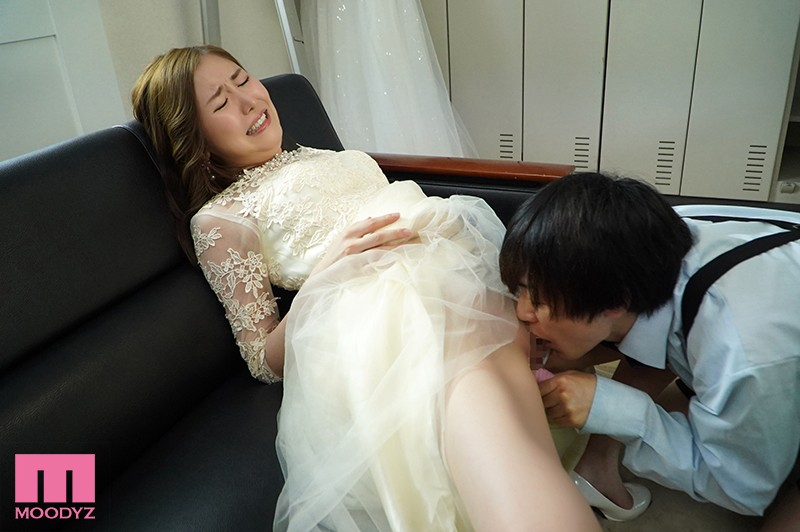 Cô dâu bị hai cậu em chồng địt ngay tại đám cưới