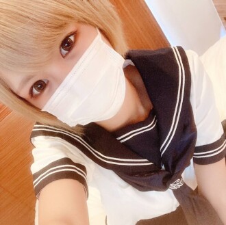 [Uncensored] ★ A beautiful gal with short hair plays with an old man&#039;s dick and he loses his mind! He mounts her and inserts it, and the gal rides him with her hips fully up, leading to an explosive creampie ejaculation!!