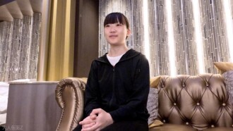 Kokoa (19) is a cute, sensitive, ordinary amateur. This is a different angle of the video where she is teased with vegetables, squirted in a piledriver position, and anal insertion ATM.