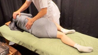 Phim **Loss: A beautiful, innocent girl is in a daze after her first orgasm. She is played to insert her penis into the vagina. It&#039;s her first time experiencing the pleasure of it all, and she climaxes with a cry of joy.