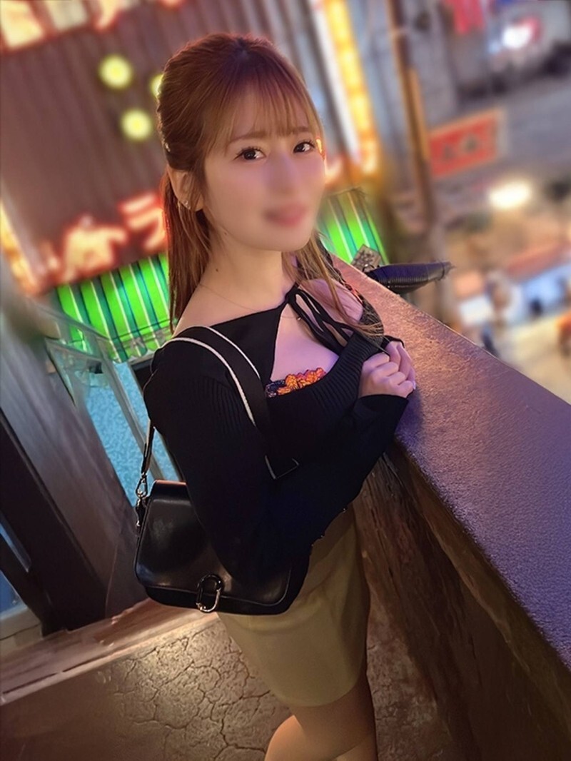 Phim [Siêu nóng, vợ dâm đãng nhất] Người vợ 29 tuổi ở độ tuổi 30 với làn da mềm mại, ôm cực thích. Cô ấy mở rộng âm hộ đầy nước và bị bắn tinh trong sex thô với lời nói dơ bẩn liên tục.