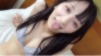 Super cute! [Uncensored] [Creampie] A fun and cute girl with a hairy pubic hair and an idol-like face. But I also like to satisfy my sexual desires with these beauties, so I creampied her and gave her a cleaning blowjob. *Bonus included