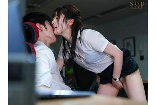 Bịt kẹt lại công ty với cô đồng nghiệp trong đêm mưa bão