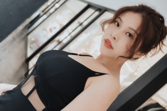 Angel Films 25-year-old hotel female public relations was hit on right after get off work. The hard penis could not bear the rapid stimulation between her snow-white big breasts and ejaculated violently.