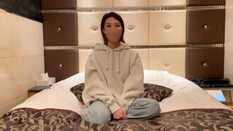 [Full face revealed] A beautiful 28-year-old nurse. Her hips bounce up and down during the endless foreplay, and when she cums, her milky pussy juice drips down to her balls as she thrusts her cock into him.