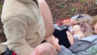 [Limited quantity] &quot;Face revealed, thin mosaic, no location gauss&quot; delivery. Take your best friend&#039;s sister to the forest with your senior and force her to cum inside you.