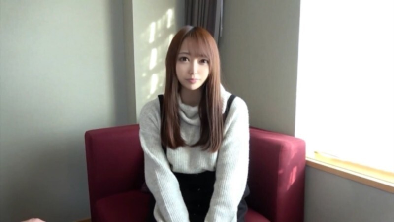 Phim Người đẹp 18 tuổi khao khát trở thành thần tượng. Cô ấy cầu xin một cú thổi kèn sâu vào cổ họng và sau đó là một cú chèn thô. Cô ấy bị đẩy mạnh đến mức không thể đứng dậy và cô ấy xuất tinh trong cơn co thắt.