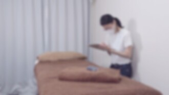 Half price until 10/26! [Uncensored/Half-raw] A tall, somewhat plain and serious-looking office lady came to our store on her day off. It seems to be her first oil massage experience.