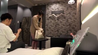 [Yuina-chan x Private Shooting] When I delivered a men&#039;s massage parlor, she was so beautiful that I got down on my knees and begged her to film me...