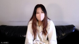 [Amateur first time filming, face revealed] Akari (19) lives in the countryside and works part-time at a family restaurant. Internal filming of her vagina and anus, and creampie. Breast teasing with a sucking device inside. Anal penetratio