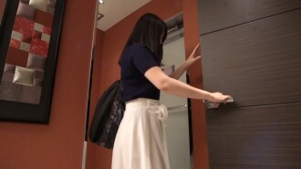 Gotanda High-Class Men&#039;s Massage Parlor Employee, Top-Class Platinum F-Cup Girl, Can&#039;t Hold Back, Massive Shooting