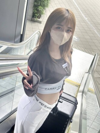 [Famous magazine model] &quot;Big-breasted beauty influencer&quot; One-shot raw creampie shoot with a daily wage of 1.8 million yen. [70 minutes total high-quality bonus]